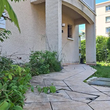 Grand Duplex Centre-Proche Gare & Axe Routier Apartment Bourgoin-Jallieu